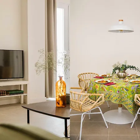 Santa Paula Pool & Luxury Apartment